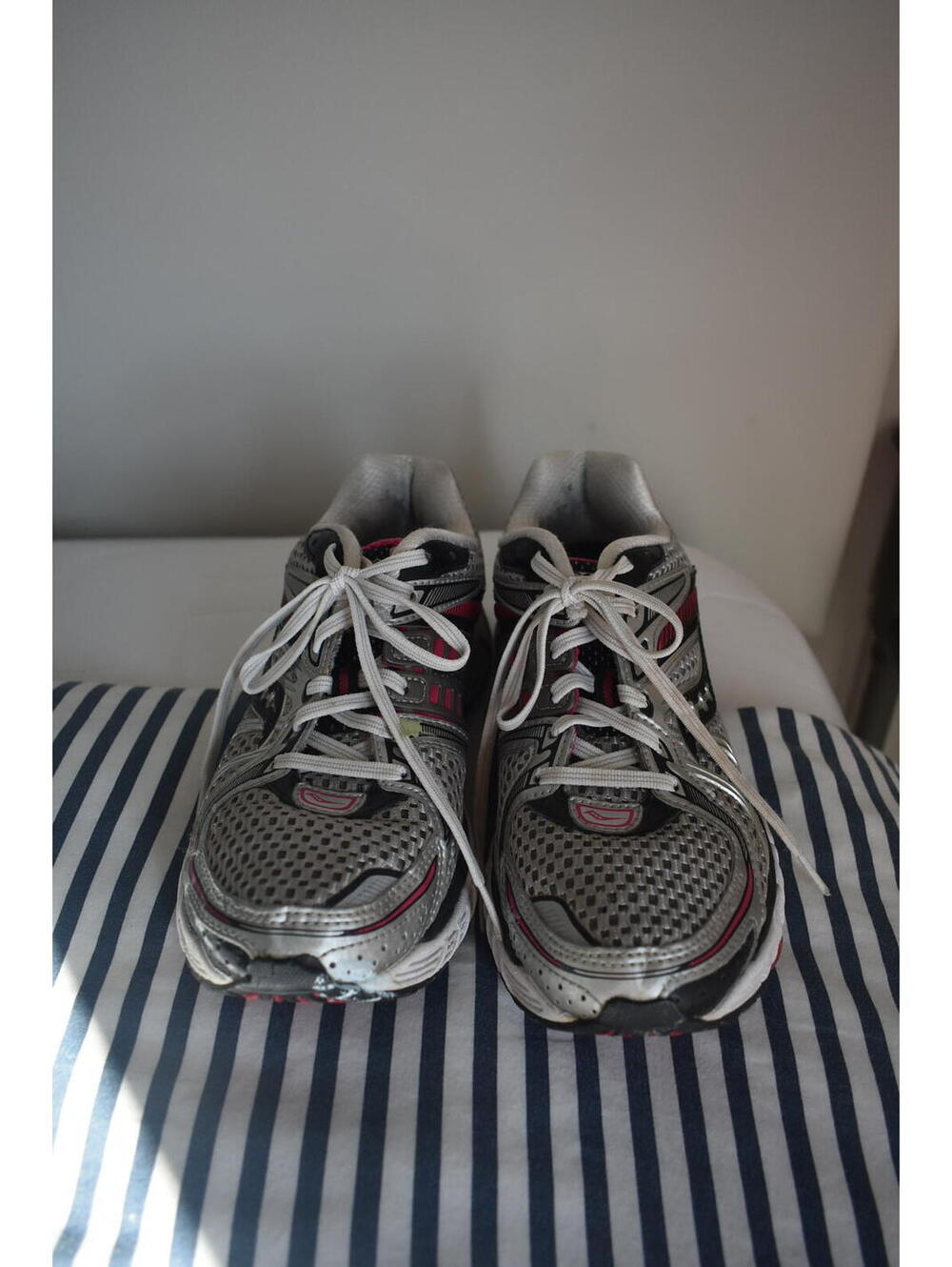 Brooks Hurricane 13 Running Shoes - Women's Size 9